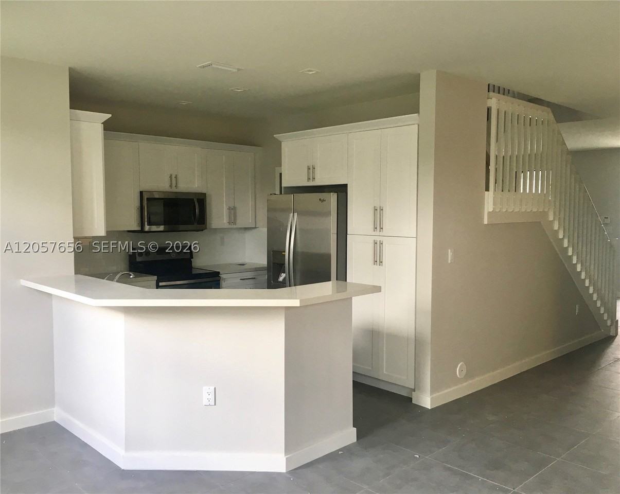 3670 Sw 69th Ave - Photo 3 of 6