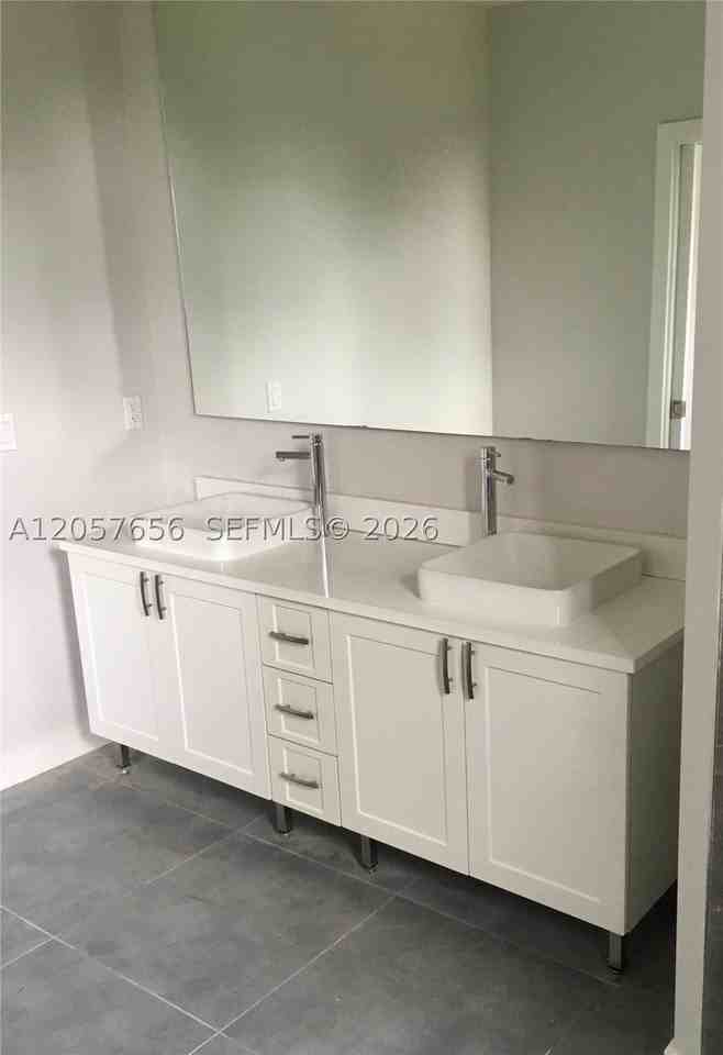 3670 Sw 69th Ave - Photo 5 of 6