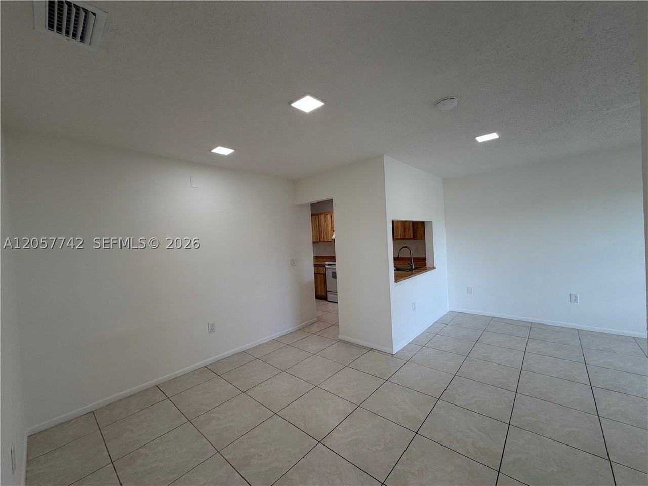 411 Nw 100th Pl #201 - Photo 4 of 19