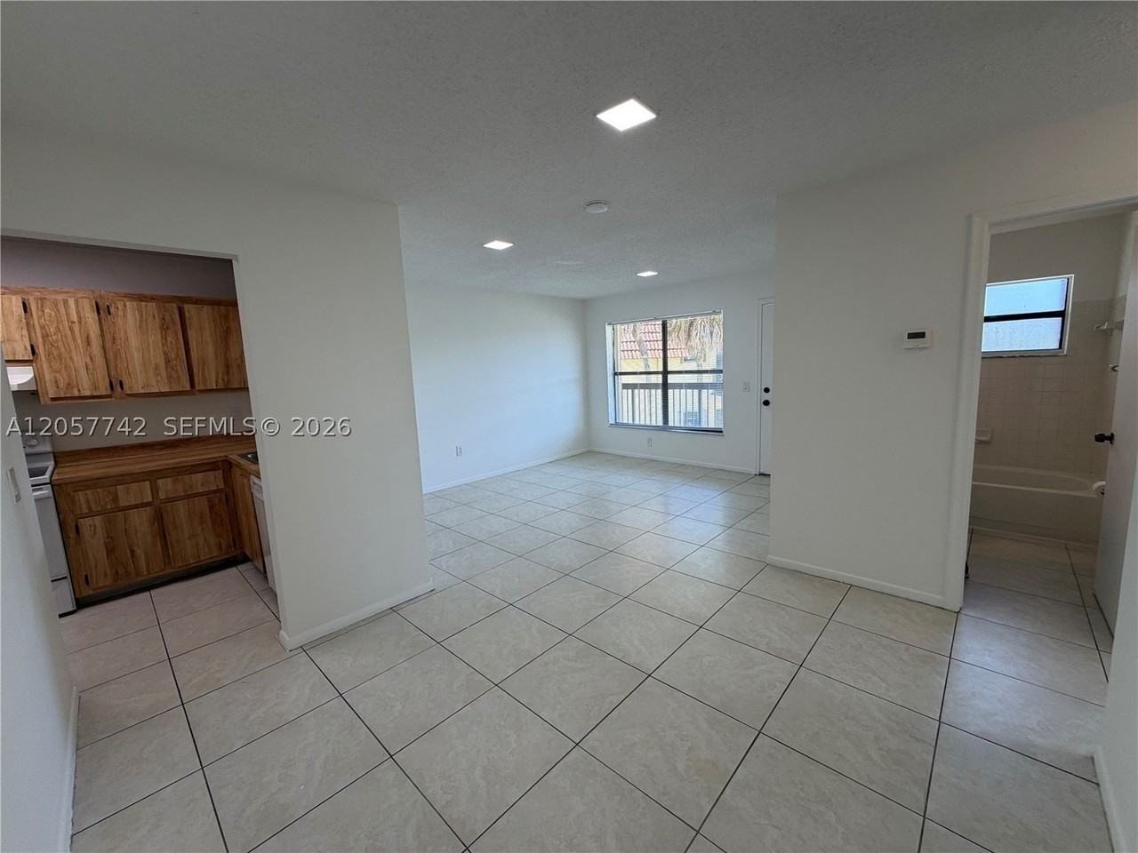 411 Nw 100th Pl #201 - Photo 5 of 19