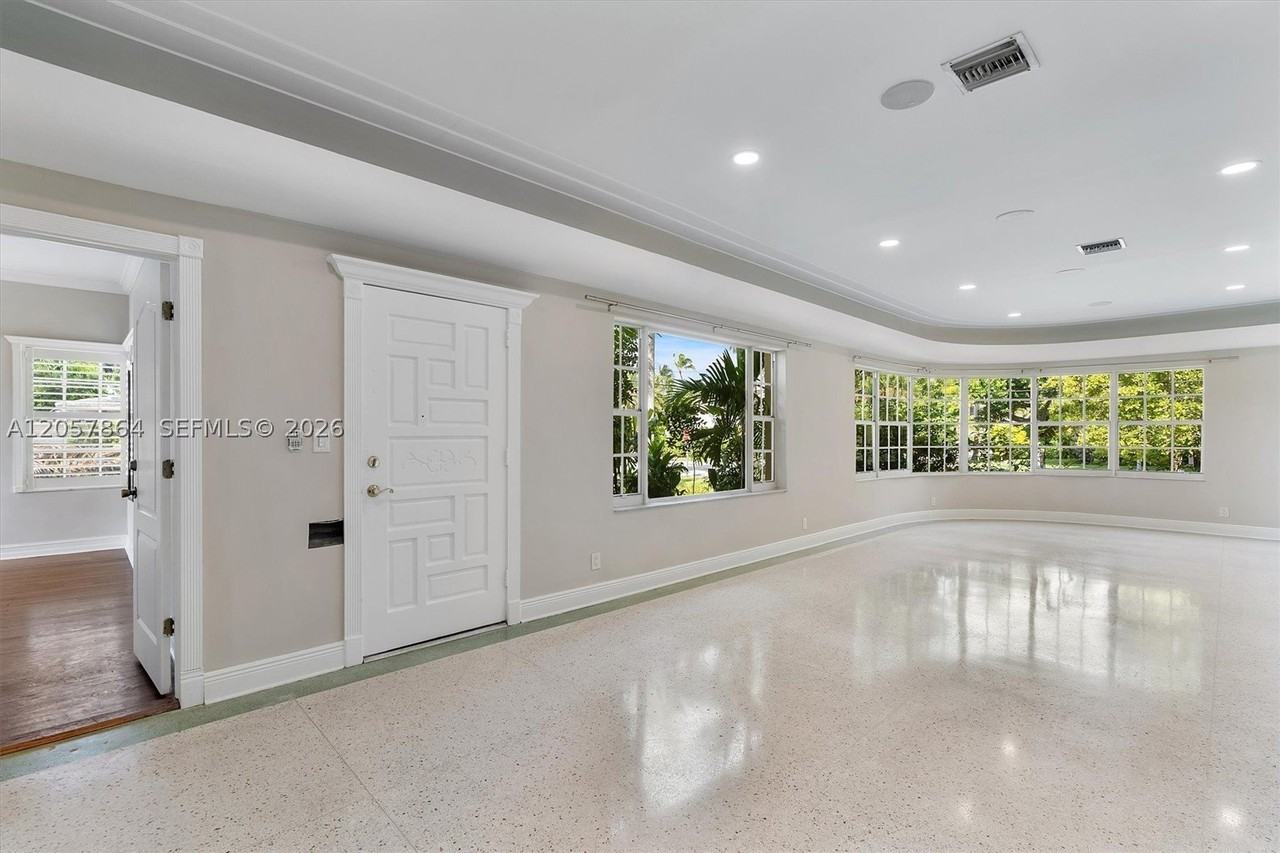 4445 N Michigan Ave - Photo 5 of 26