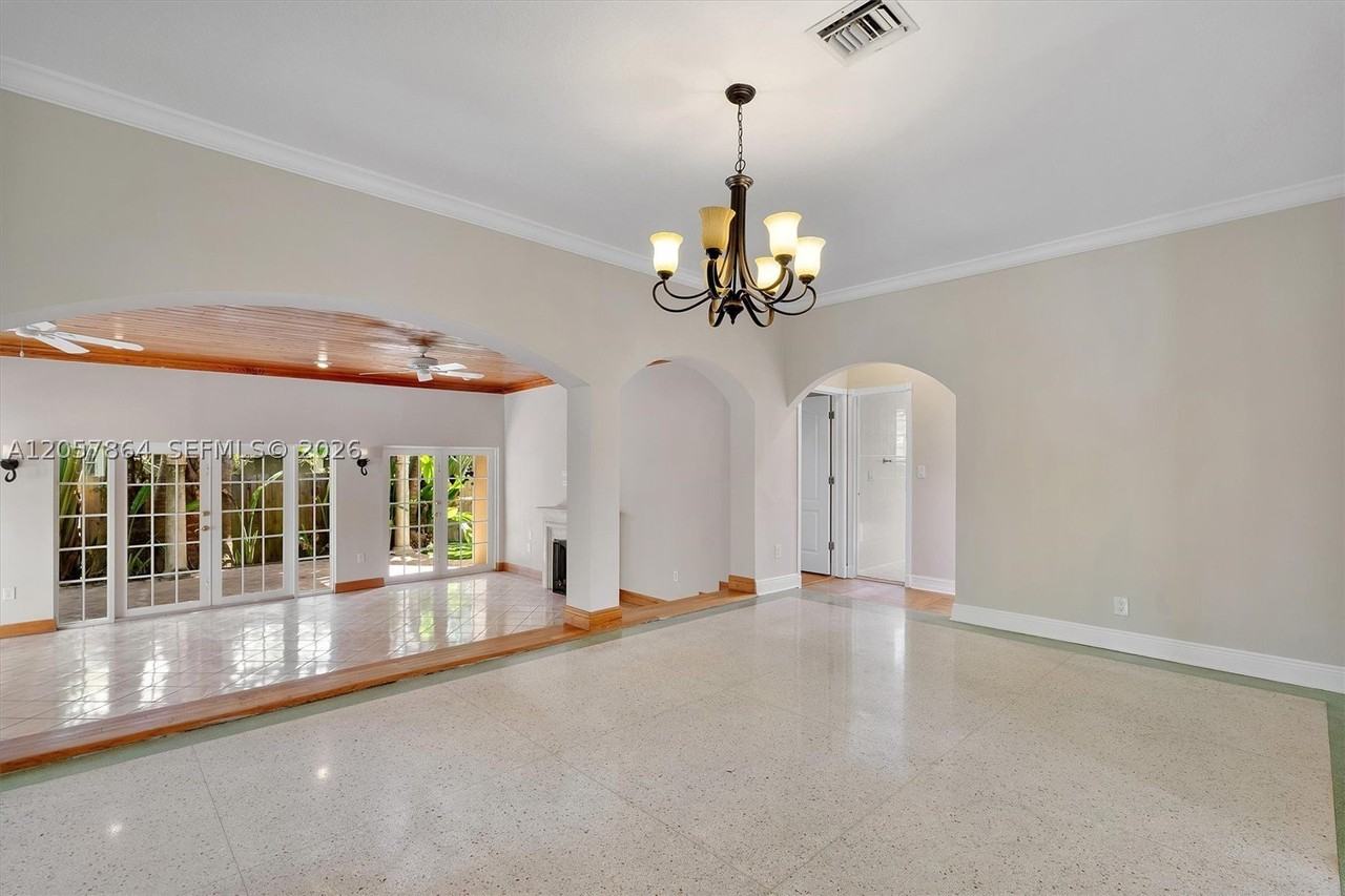 4445 N Michigan Ave - Photo 6 of 26