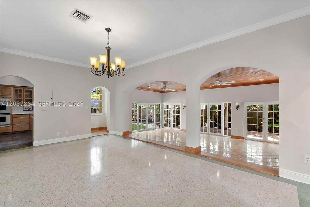 4445 N Michigan Ave - Photo 7 of 26