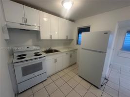 featured image of 3404 Sw 14th St #R