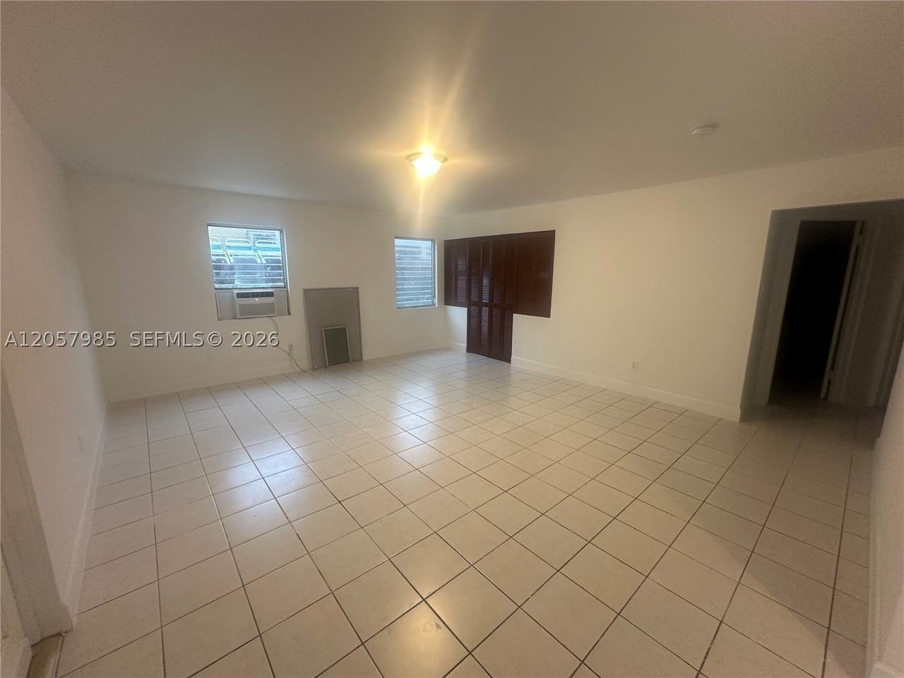 3404 Sw 14th St #R - Photo 2 of 13