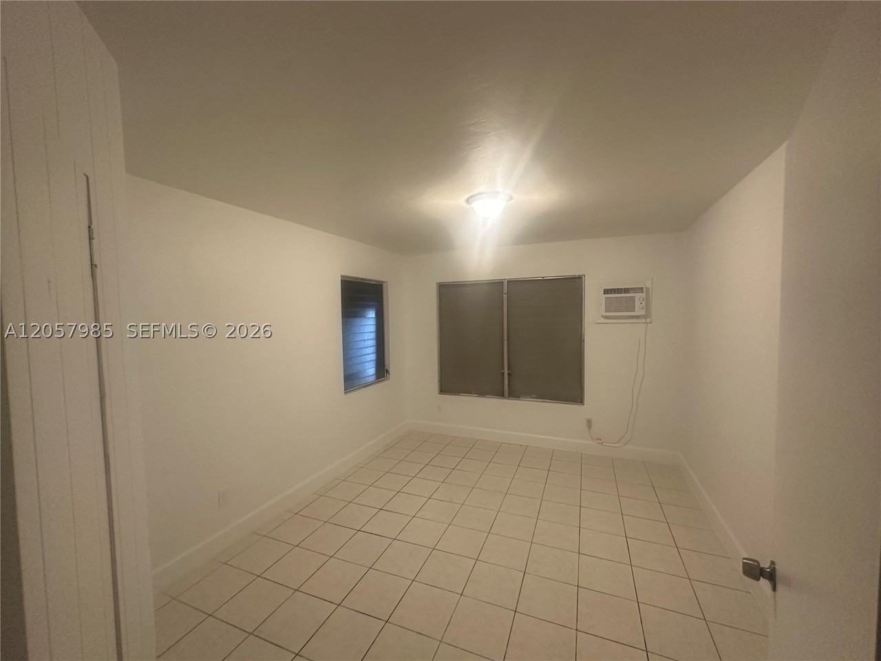 3404 Sw 14th St #R - Photo 3 of 13