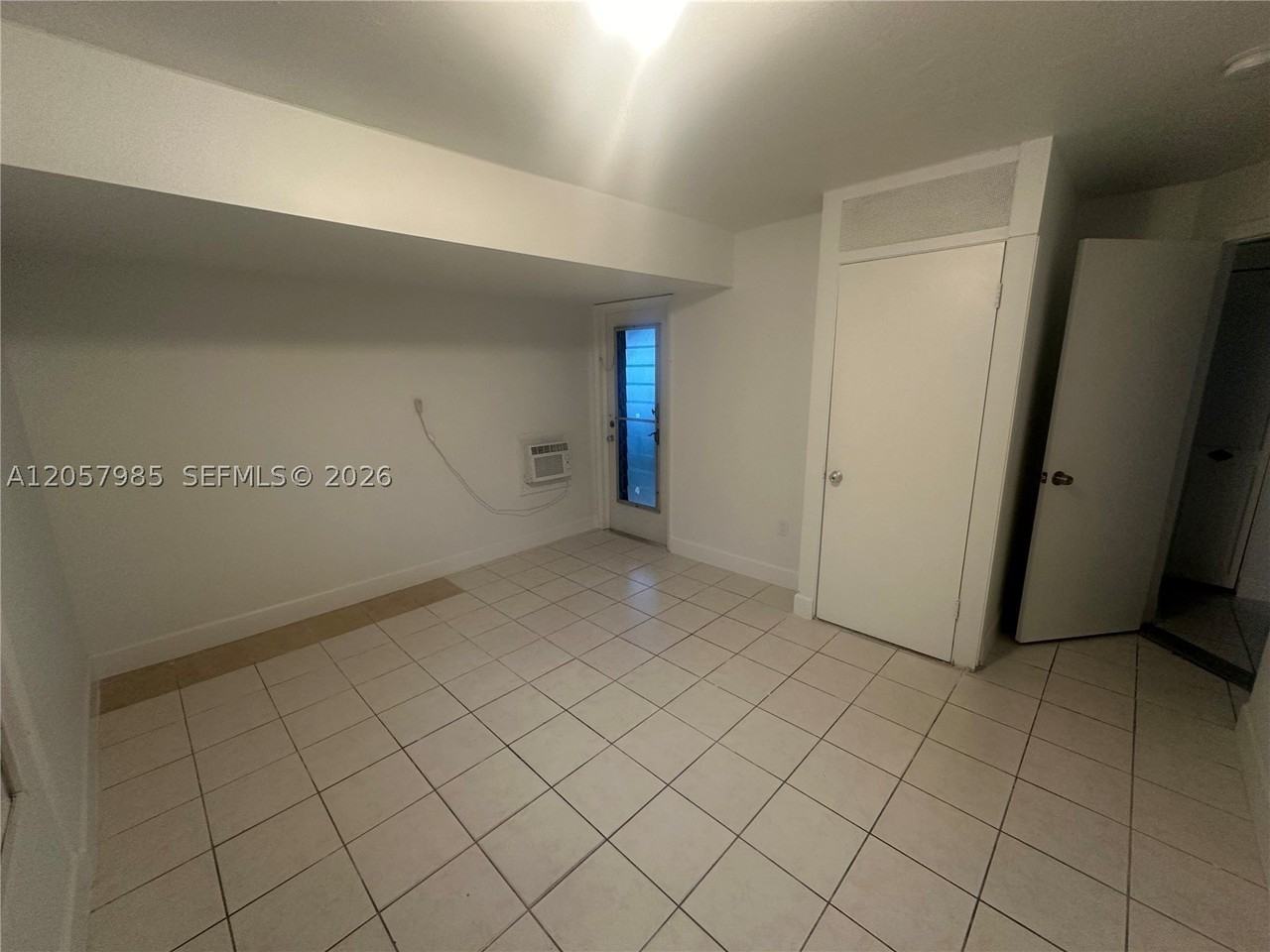 3404 Sw 14th St #R - Photo 4 of 13