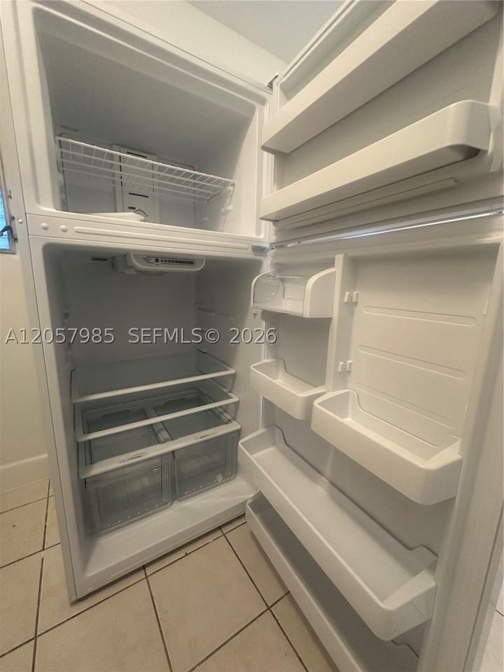 3404 Sw 14th St #R - Photo 7 of 13