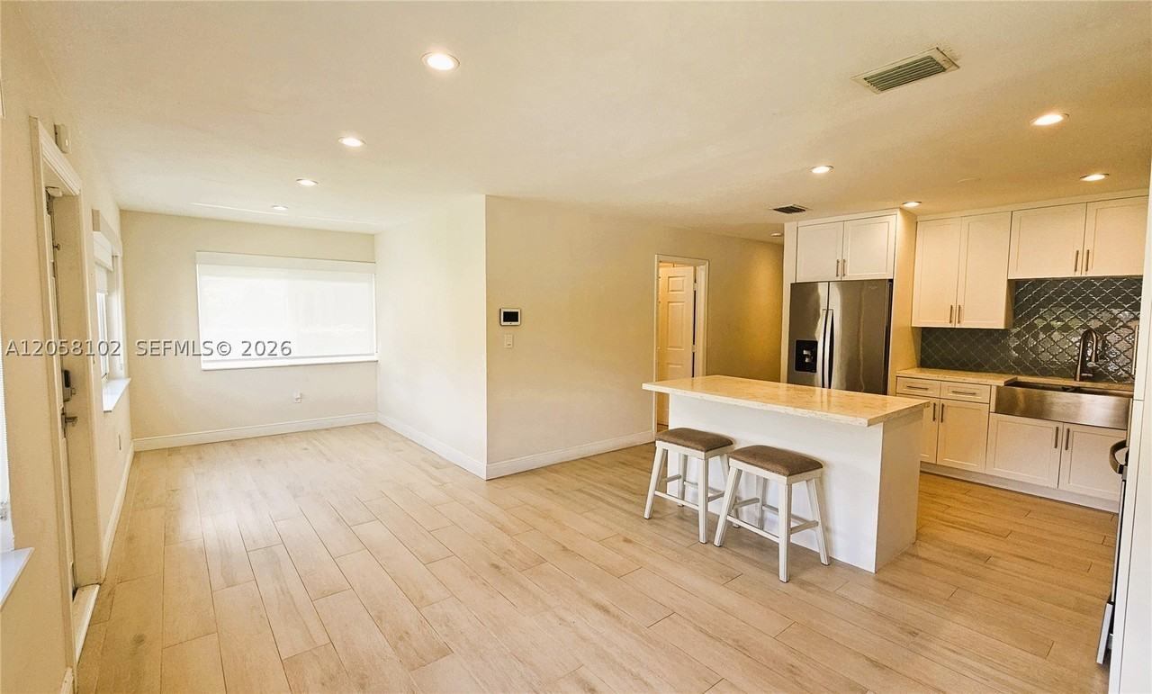 6550 Sw 28th St - Photo 3 of 24