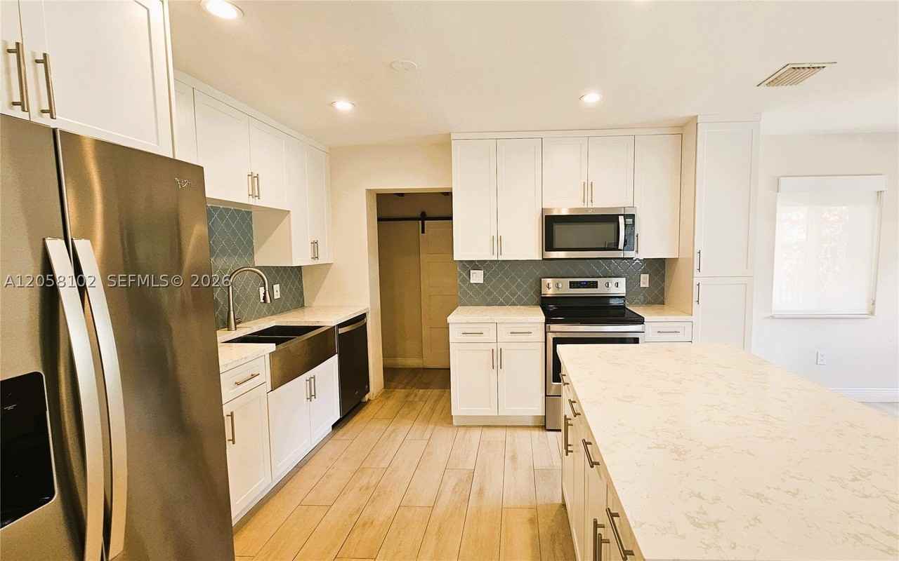 6550 Sw 28th St - Photo 4 of 24