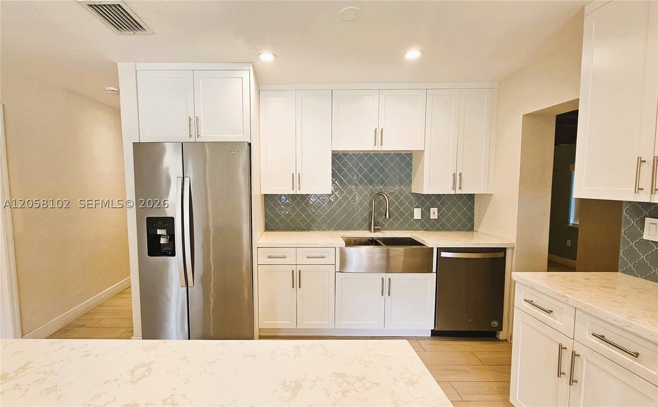6550 Sw 28th St - Photo 5 of 24
