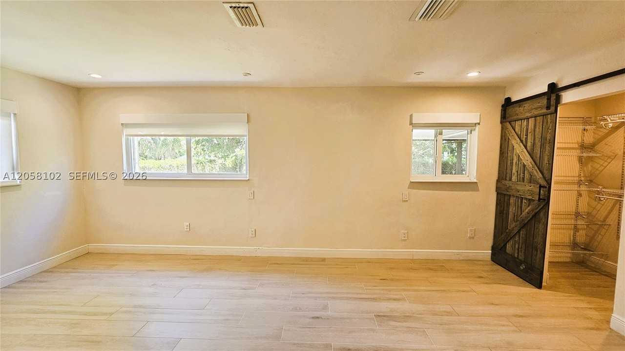 6550 Sw 28th St - Photo 6 of 24
