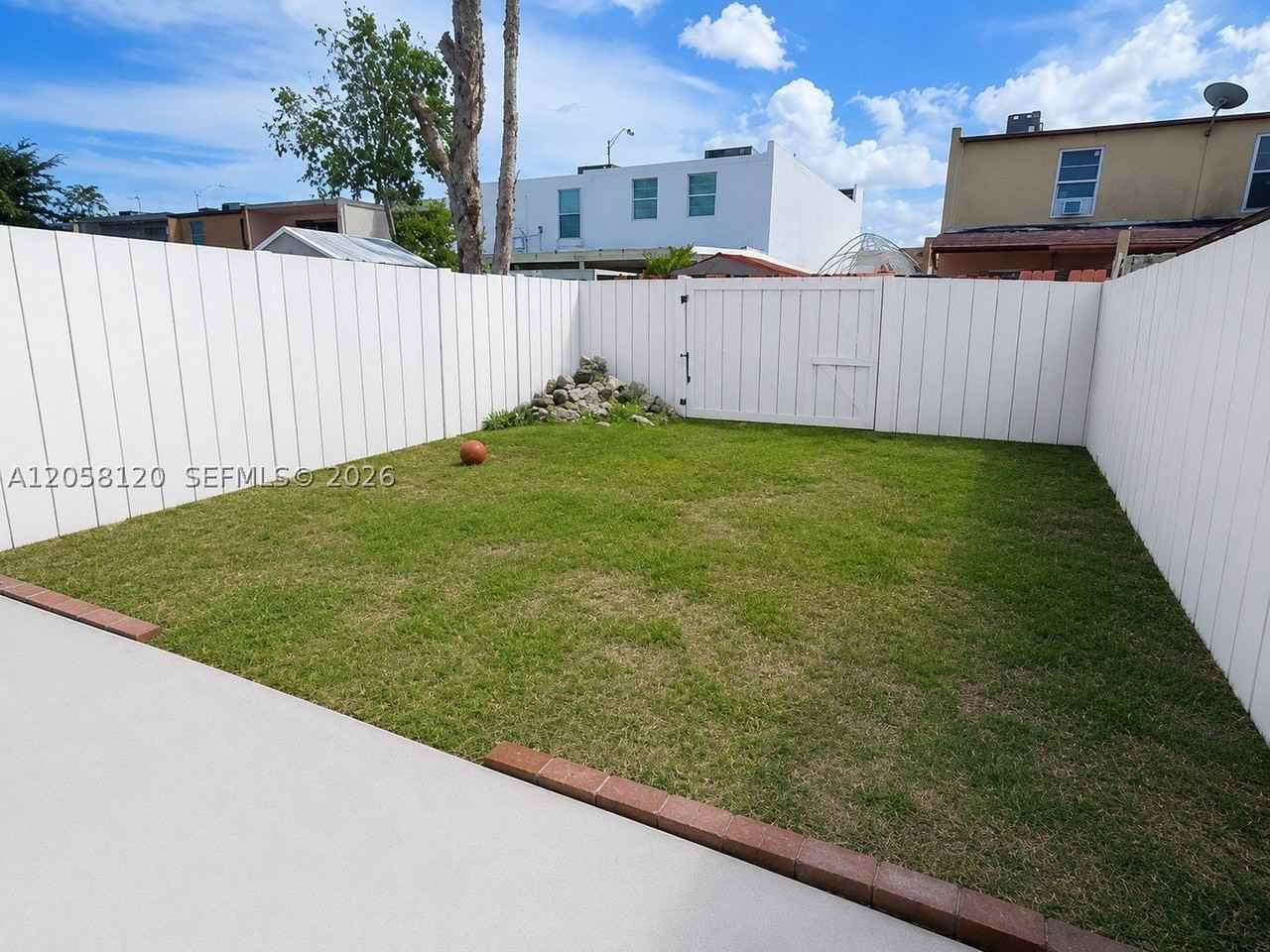 932 W 80th Pl #0 - Photo 3 of 14