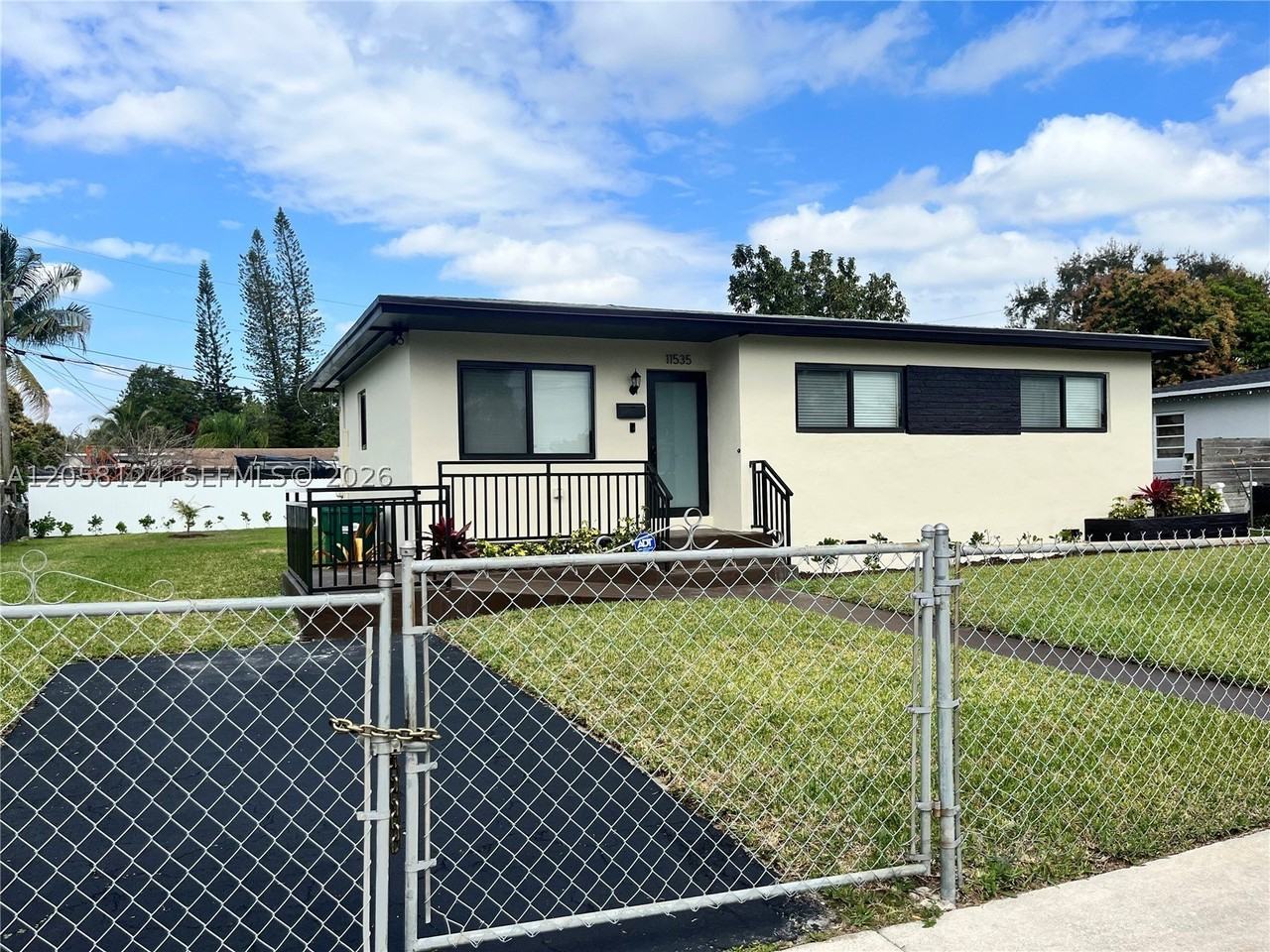 11535 Sw 139th Ter - Photo 2 of 20