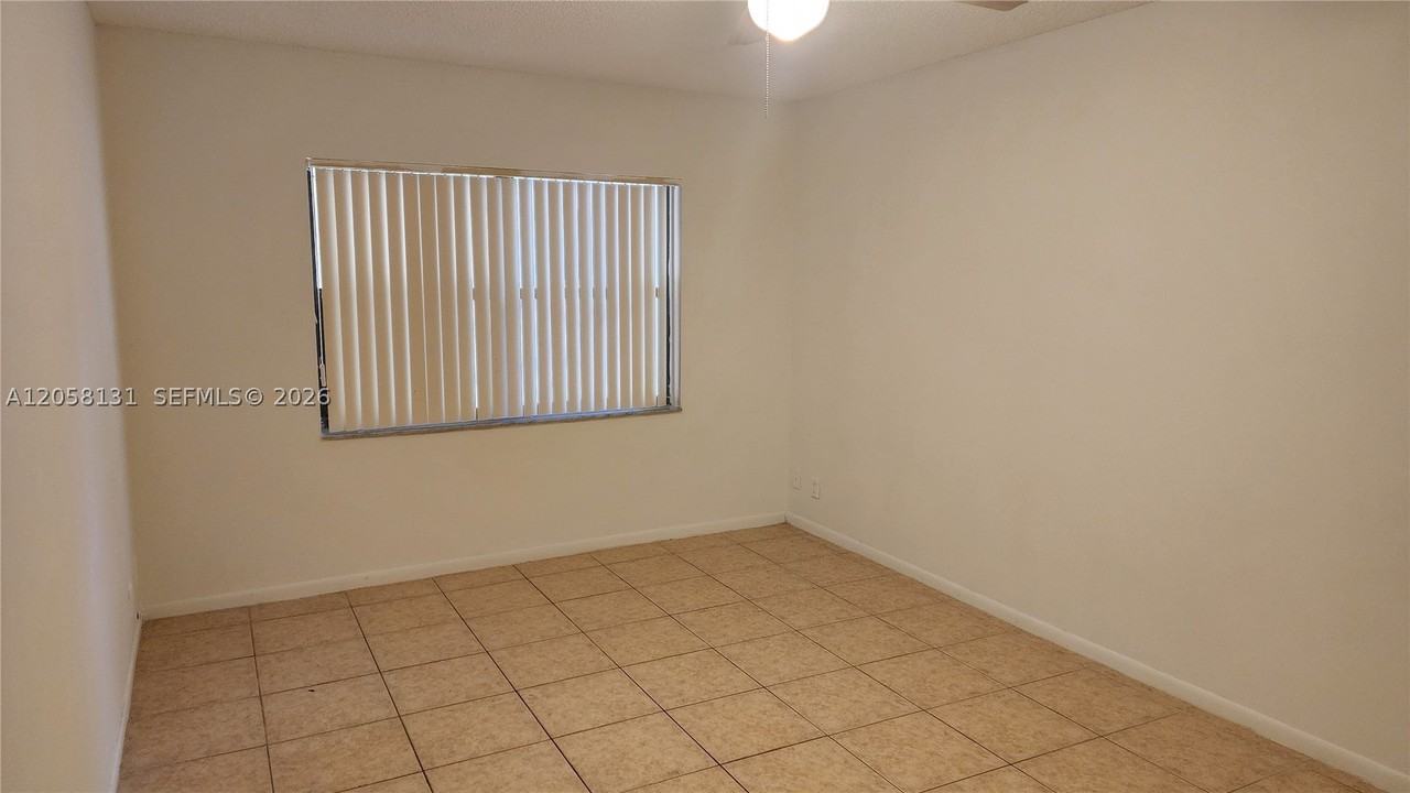 8290 Lake Dr #409 - Photo 6 of 29