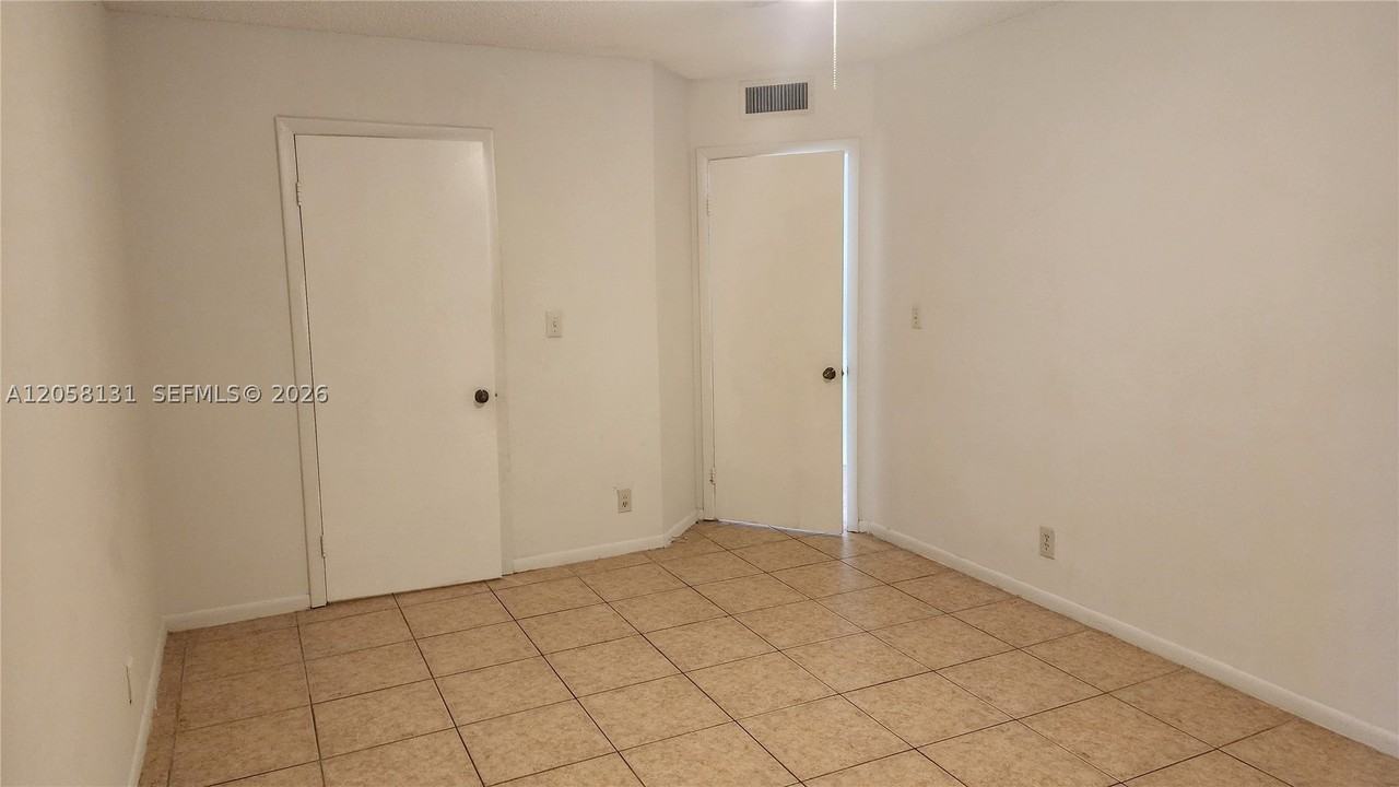 8290 Lake Dr #409 - Photo 7 of 29