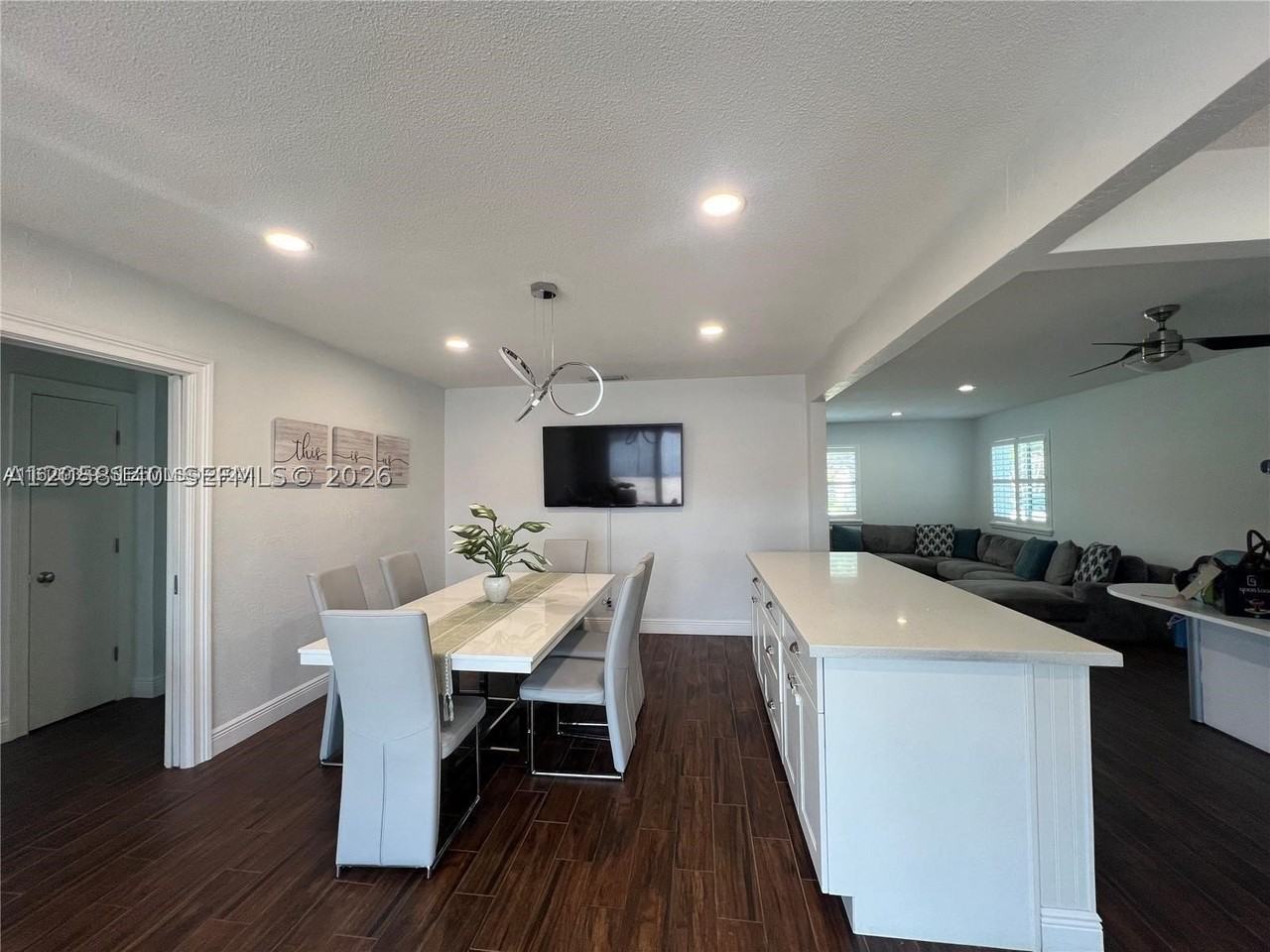 4081 Lake Dr - Photo 3 of 9