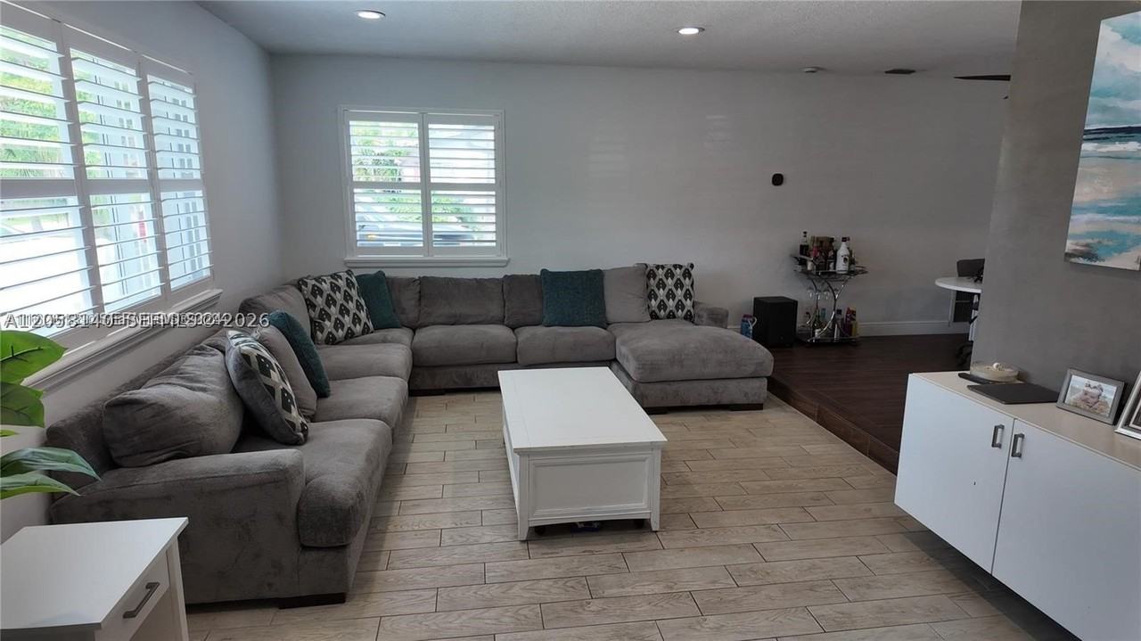 4081 Lake Dr - Photo 4 of 9