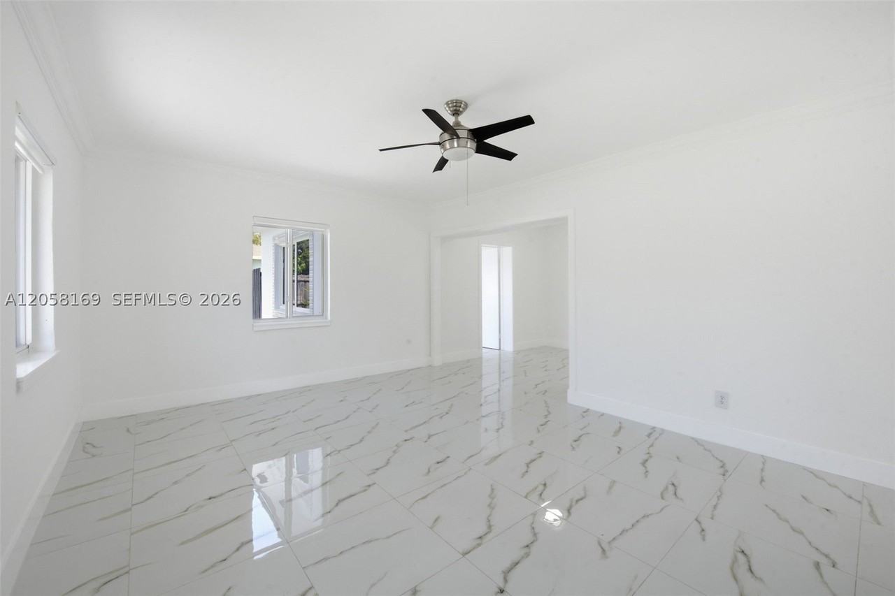 6785 Sw 17th St - Photo 3 of 15