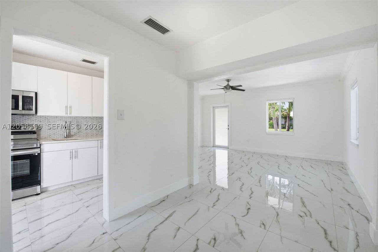 6785 Sw 17th St - Photo 6 of 15