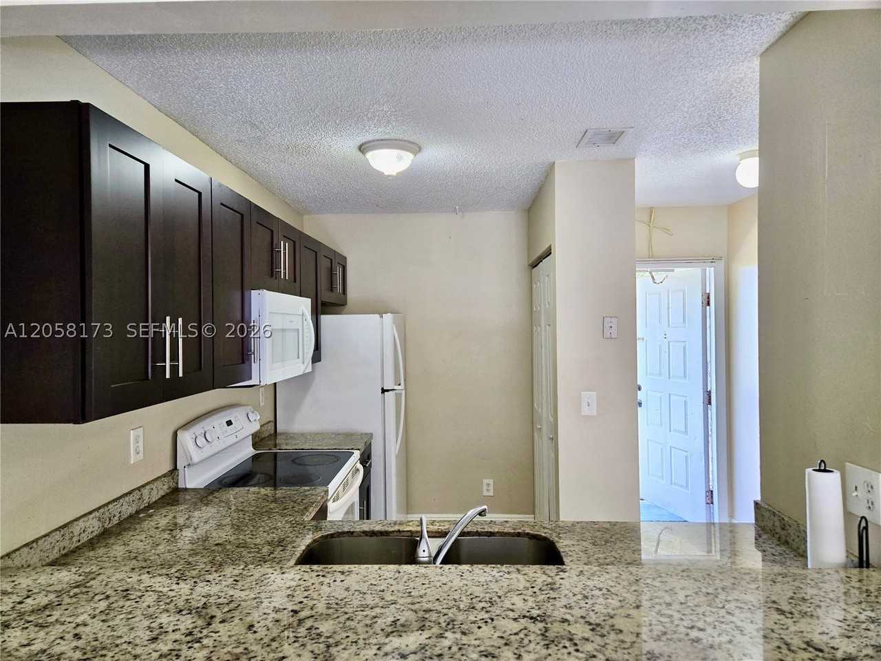 3724 Nw 115th Ave #2724 - Photo 2 of 11