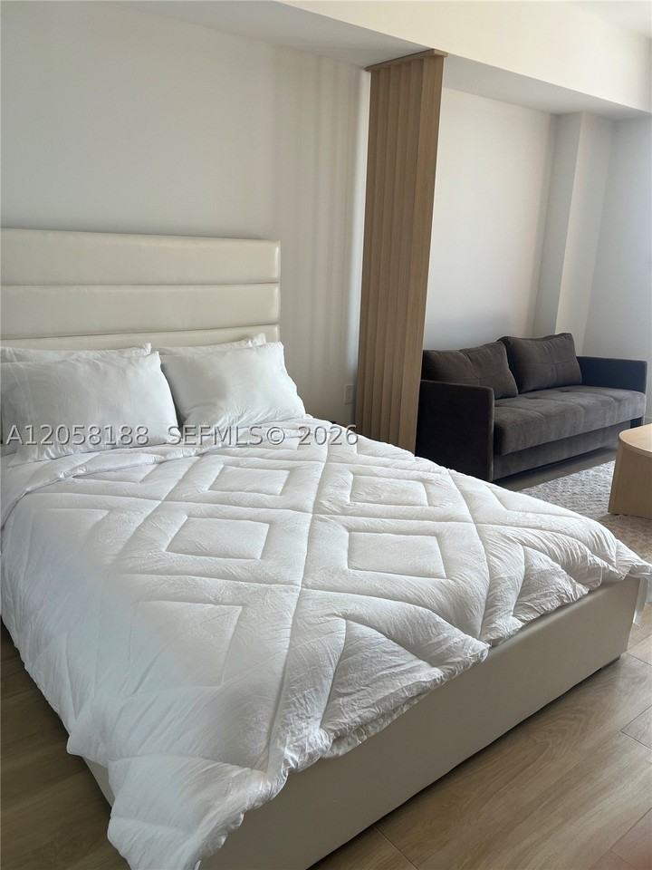 90 Ne 32nd St #821