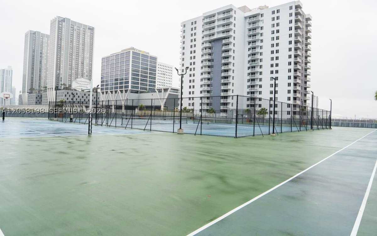 800 N Miami Ave - Photo 5 of 25