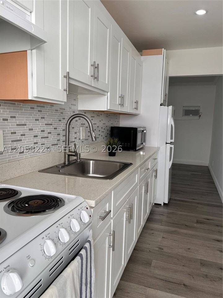 1019 Ne 17th Ter #1 - Photo 2 of 16