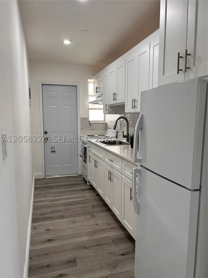 1019 Ne 17th Ter #1 - Photo 3 of 16