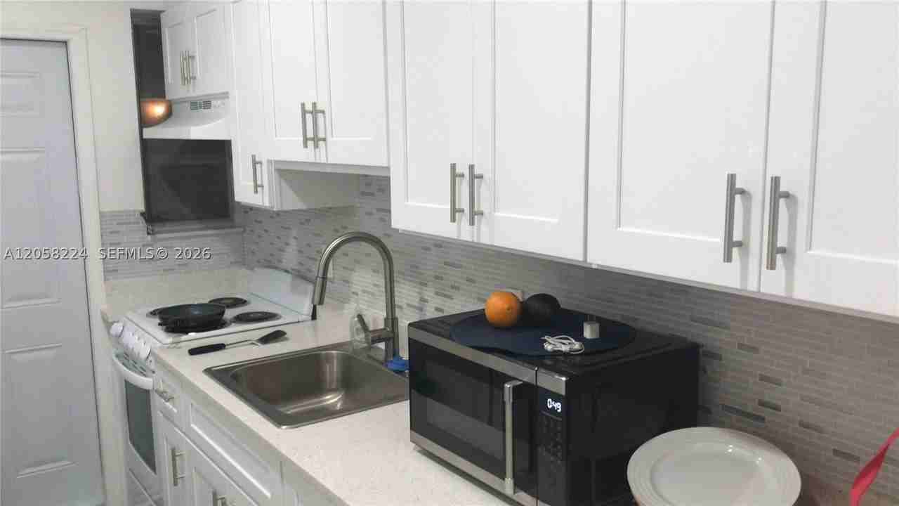 1019 Ne 17th Ter #1 - Photo 4 of 16