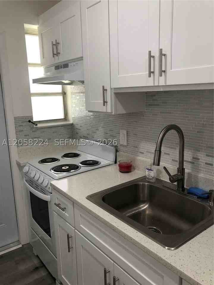 1019 Ne 17th Ter #1 - Photo 5 of 16