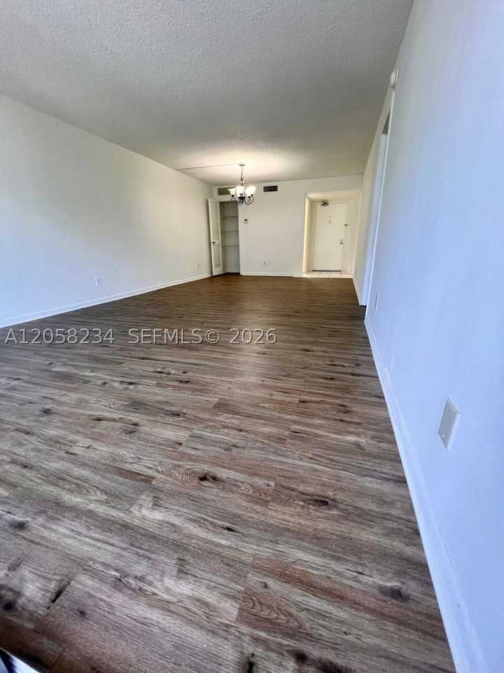700 Nw 214th St #411 - Photo 4 of 21