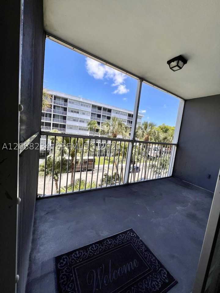 700 Nw 214th St #411 - Photo 5 of 21