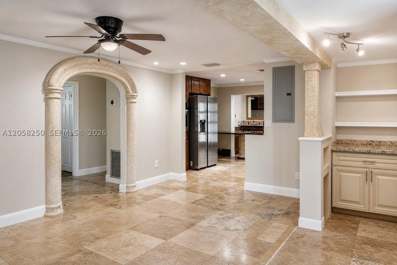 3208 Beacon St - Photo 2 of 23