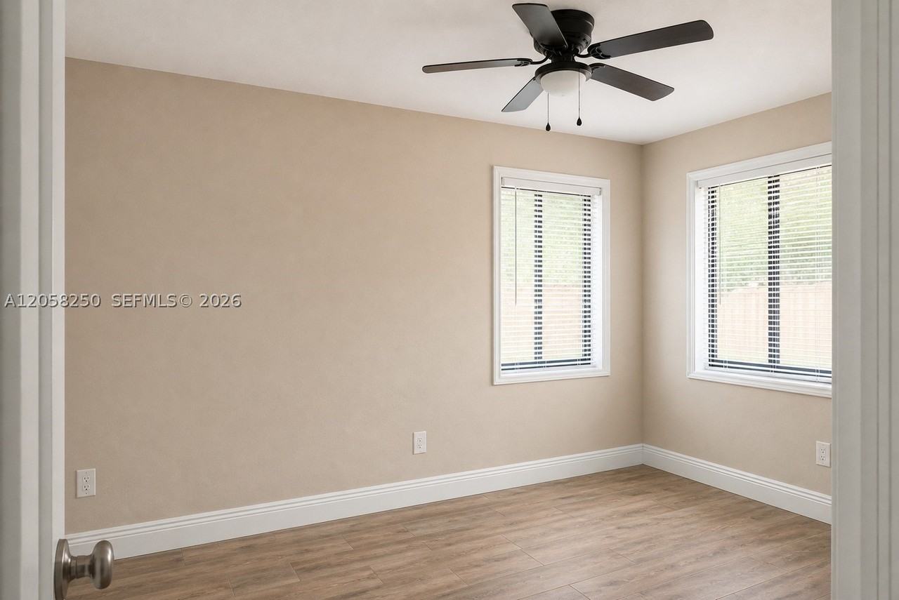 3208 Beacon St - Photo 3 of 23
