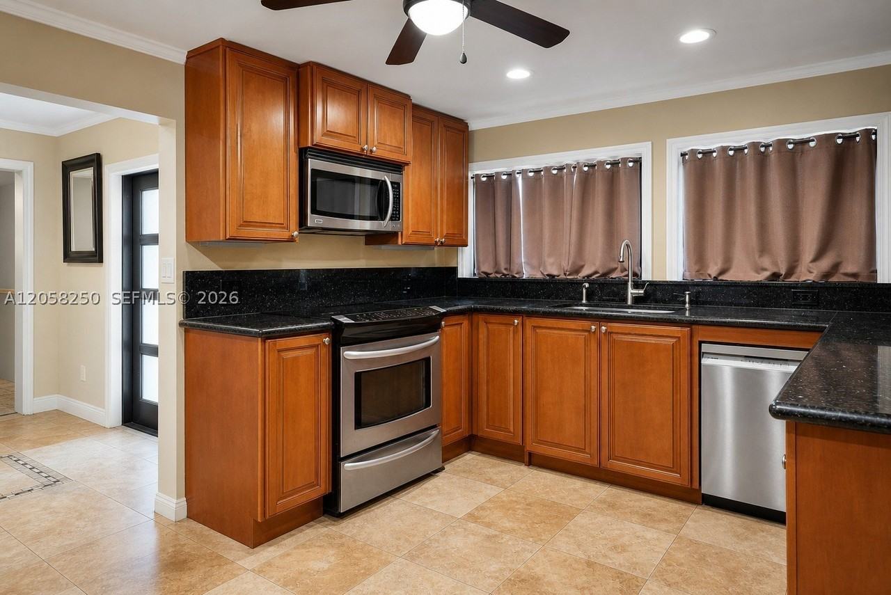3208 Beacon St - Photo 6 of 23