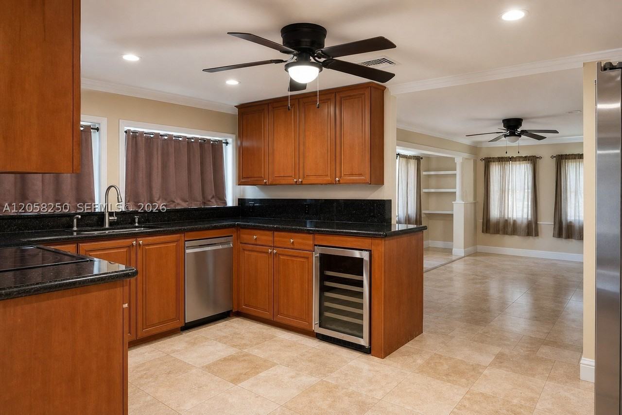 3208 Beacon St - Photo 7 of 23