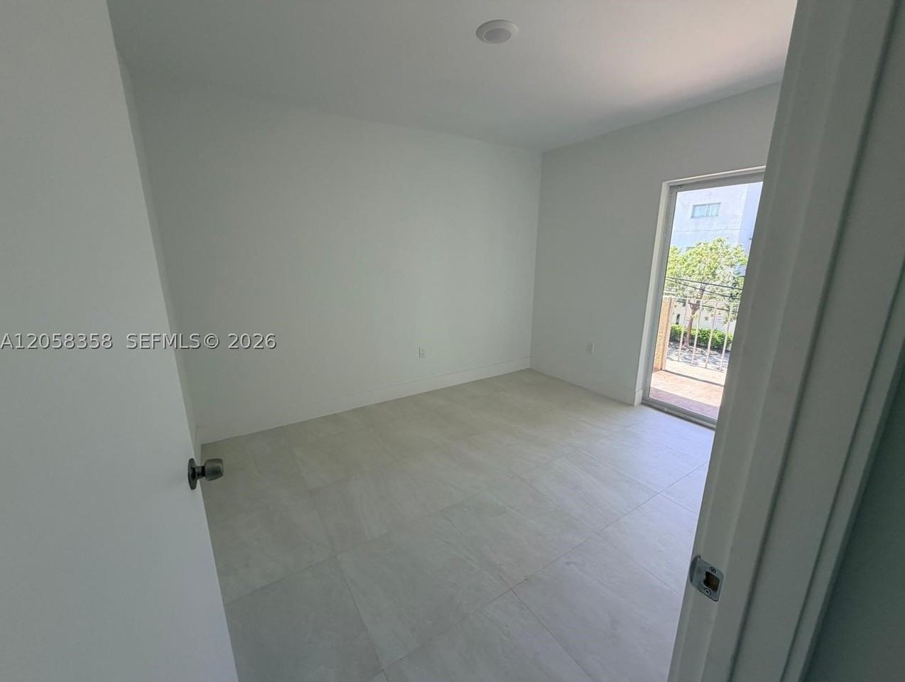 921 Sw 7th St #3 - Photo 4 of 18