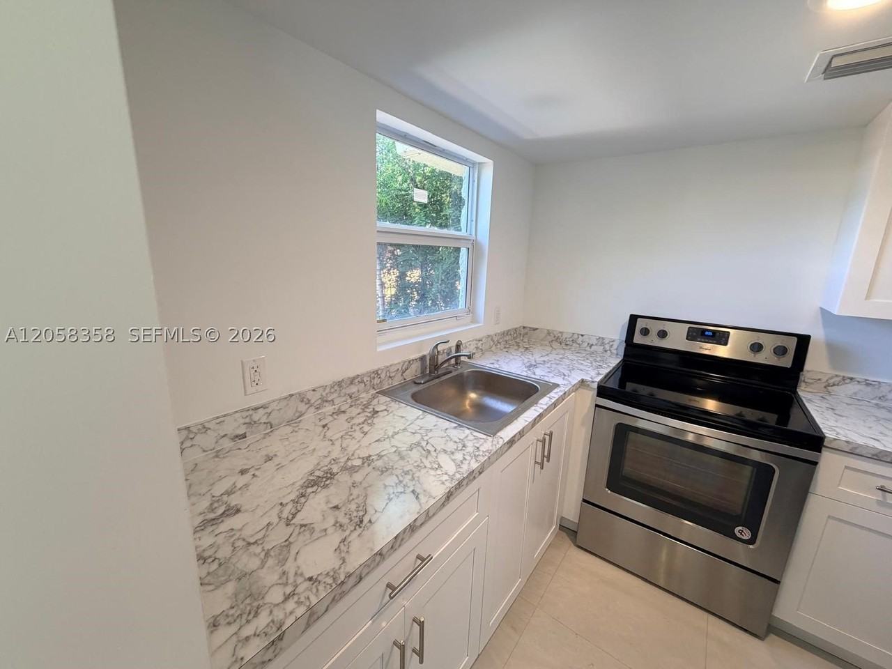 921 Sw 7th St #3 - Photo 5 of 18