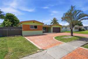 featured image of 2220 De Soto Dr