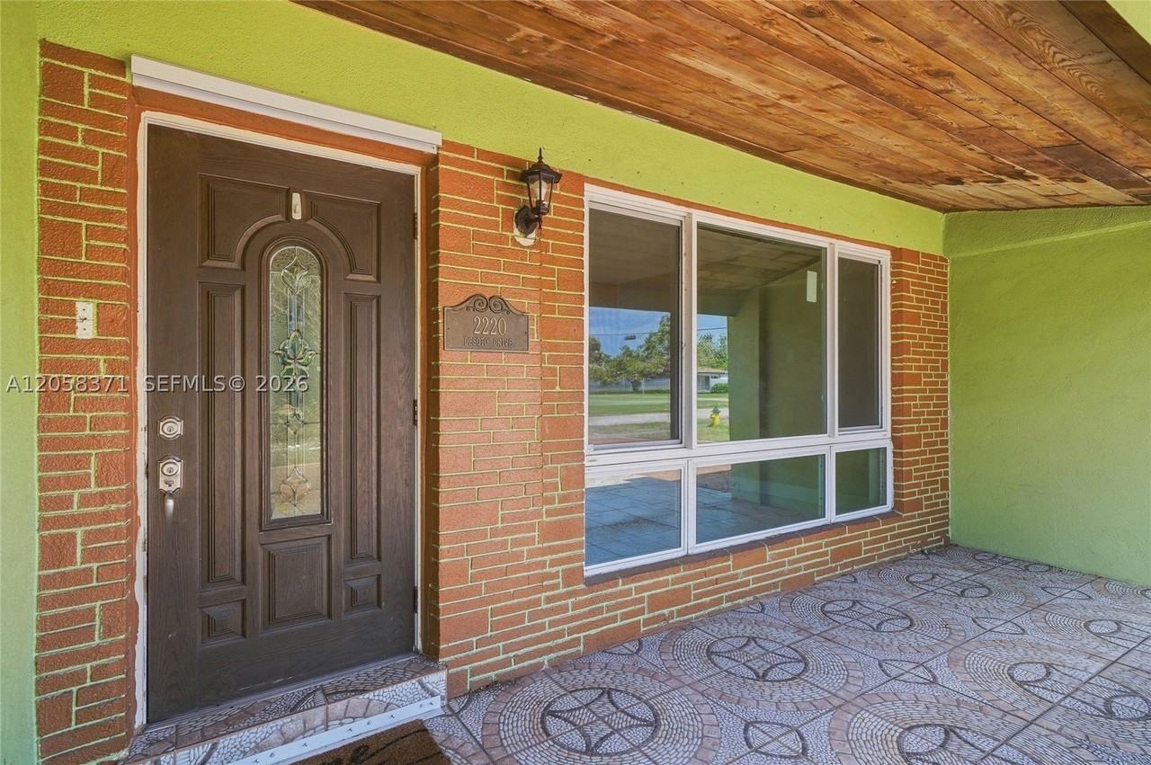 2220 De Soto Dr - Photo 3 of 32