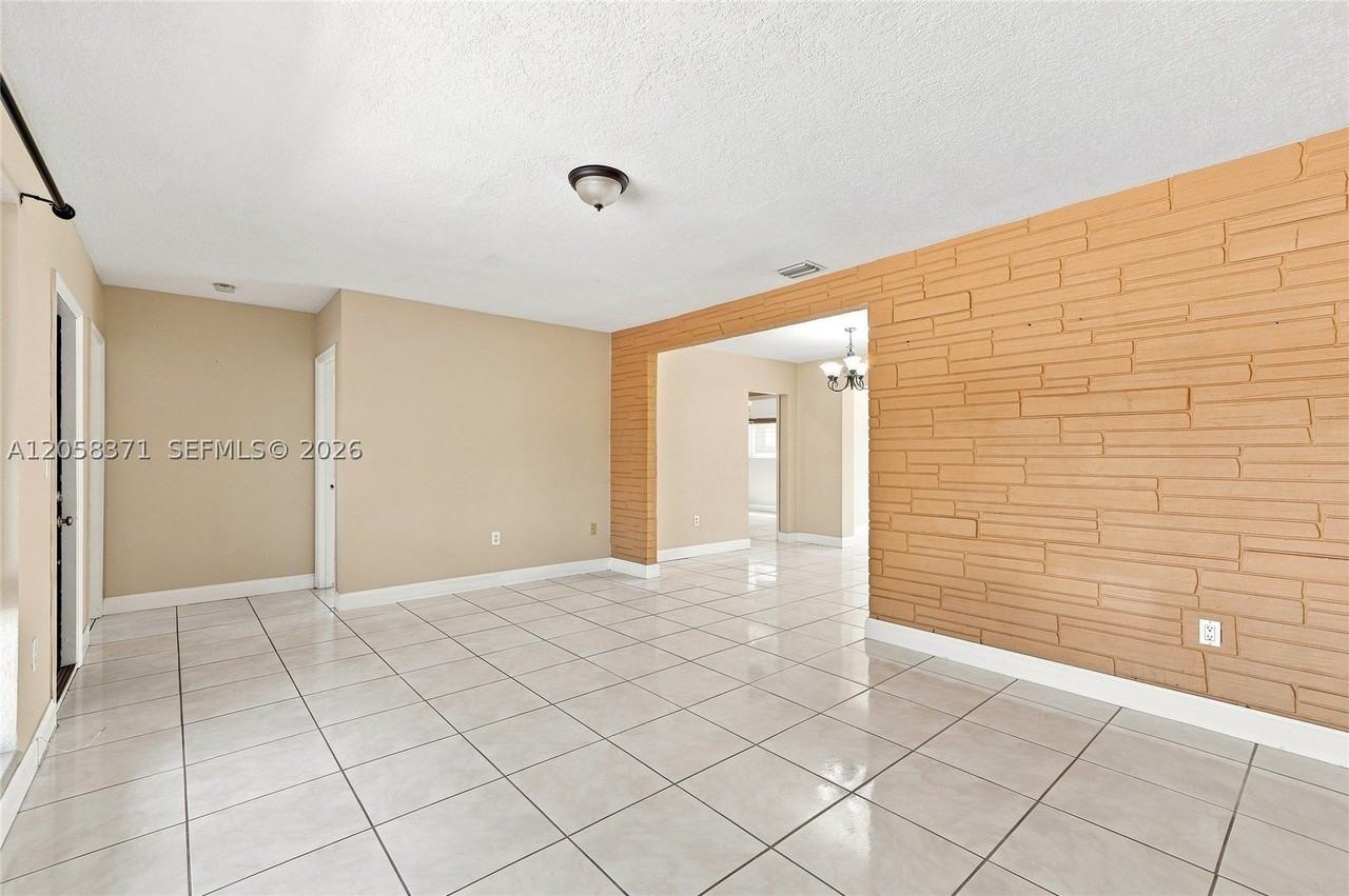 2220 De Soto Dr - Photo 6 of 32