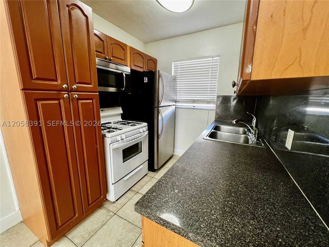 2072 Ne 169th St #8 - Photo 3 of 17