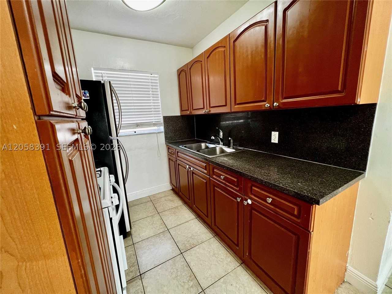 2072 Ne 169th St #8 - Photo 4 of 17