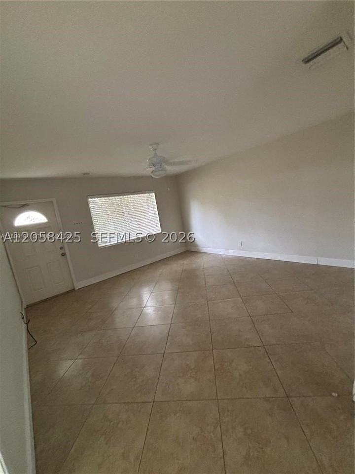 1061 Ne 34th St #3 - Photo 3 of 17