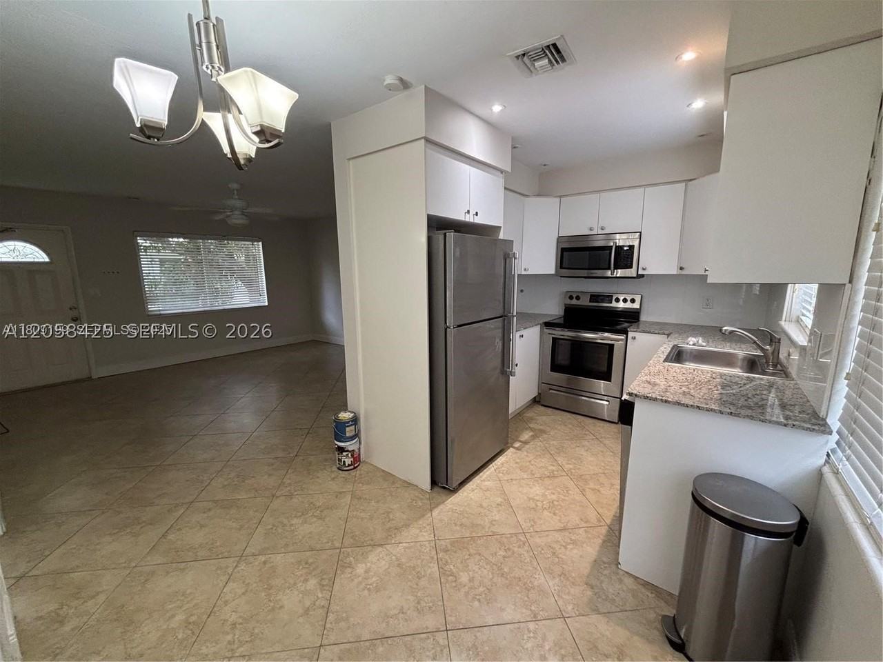 1061 Ne 34th St #3 - Photo 4 of 17