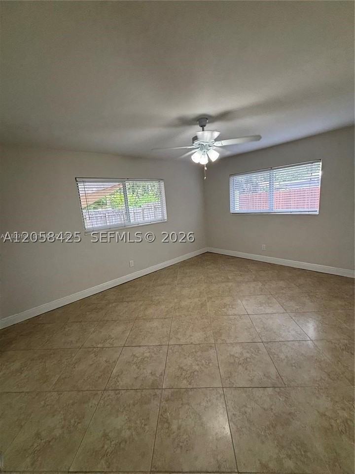 1061 Ne 34th St #3 - Photo 6 of 17