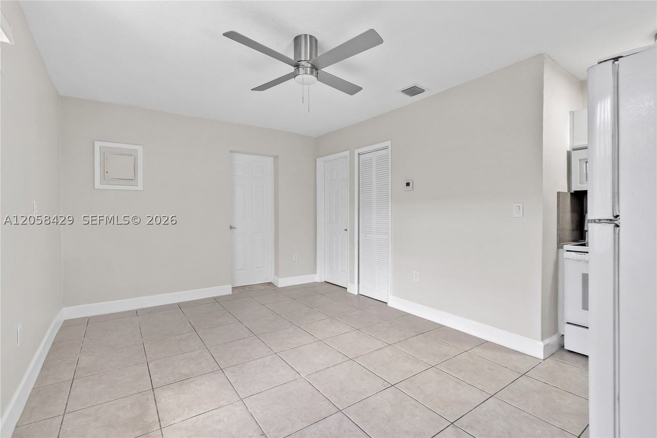 2309 Sw 62nd Ave #A - Photo 4 of 14