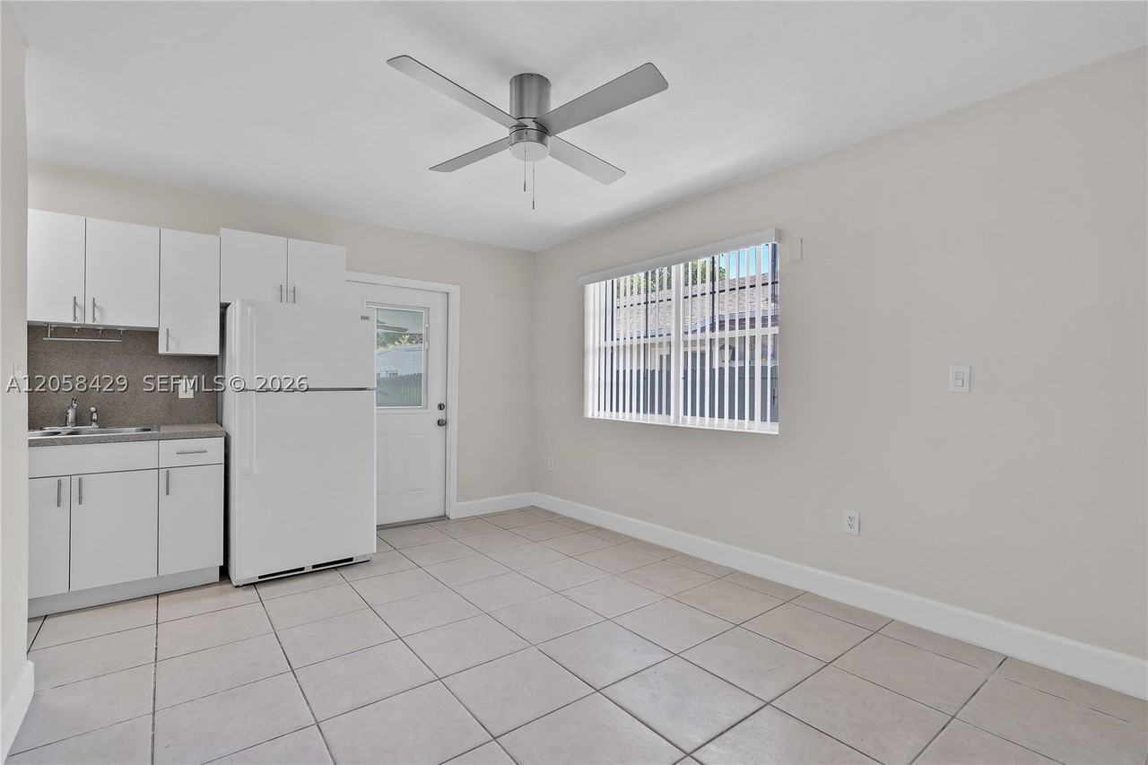 2309 Sw 62nd Ave #A - Photo 6 of 14