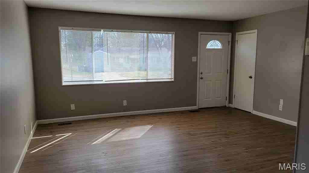 227 Meadowcrest Dr - Photo 2 of 11